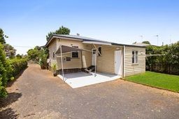 Cottage style home in Newtown - Photo 3