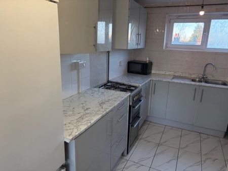 3 Bedroom Flat To Let - Photo 4