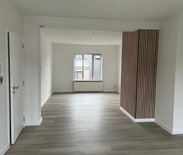 VOLLEDIG GERENOVEERD TRIPLEXAPPARTEMENT TE HUUR IN ZELLIK! - Photo 3