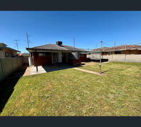 27 Karloo St, South Tamworth, NSW 2340 - Photo 3