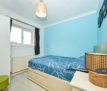 4 bedroom semi-detached house to rent - Photo 5