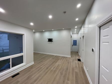 For Lease - 154 Garden Avenue, Georgina, Ontario - Photo 3