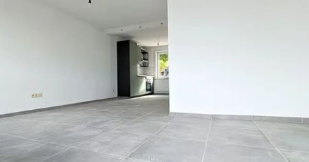 Gerenoveerde, gezellige woning met tuin - Photo 2