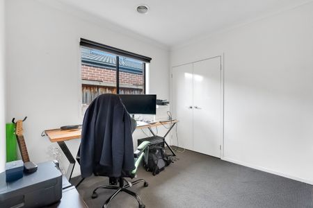 8 Egerton Street, Officer VIC 3809 - House For Rent | Domain - Photo 4