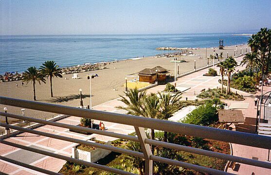 Middle Floor Apartment in Estepona - Photo 1