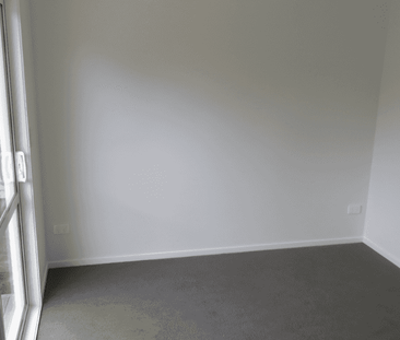 Two Bedroom in a Prime Hamilton East Location - Photo 4