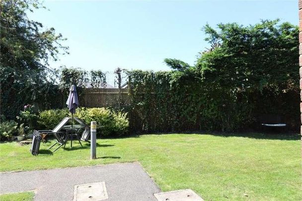 Floriston Gardens, New Milton, BH25 - Photo 1