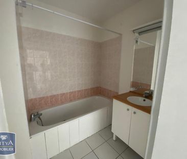 Location Appartement 2 pièces 50m² SABLE SUR SARTHE 72300 - Photo 4