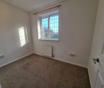 Semi-detached house to rent on - Photo 3