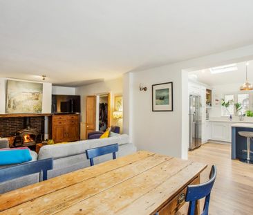 4 bedroom detached house to rent - Photo 2