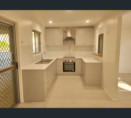 30 Van Dieman Cres, Springwood, Qld 4127 - Photo 3
