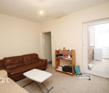 3 bedroom end of terrace house to rent - Photo 1