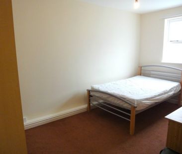 Large 6 Bed Apartment just off Devonshire Green & West Street - Photo 5