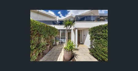 Prime location with Harbour views. - Photo 4