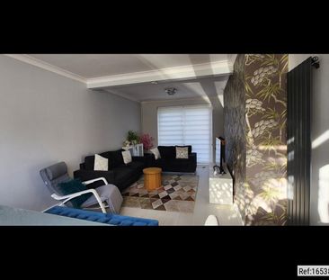 Semi-detached in Northdown Gardens , Ilford, IG2 7JJ - Photo 1