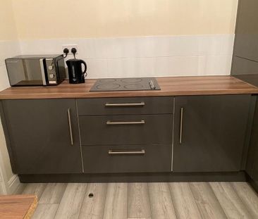 5 bedroom private hall to rent - Photo 1