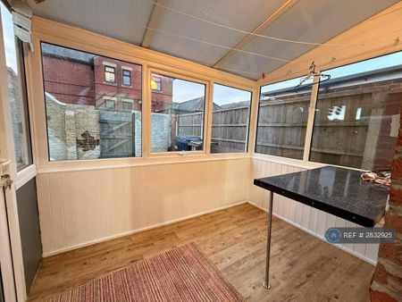 2 bedroom terraced house to rent - Photo 3