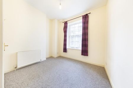 2 Bed Flat - Photo 2