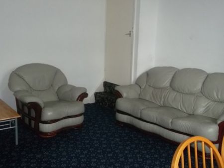 3 Bed - Fieldhead Street, Bradford, Bd7 - Photo 2