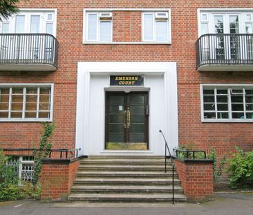 A fantastic two double bedroom flat situated between Wimbledon Village and Wimbledon town - Photo 4