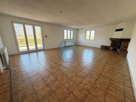 BEL APPARTEMENT DE 4,5 PIÈCES AVEC CHEMINÉE ET SPACIEUSE TERRASSE - Photo 3