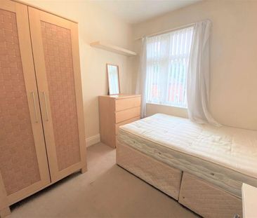 3 bedroom flat to rent - Photo 5