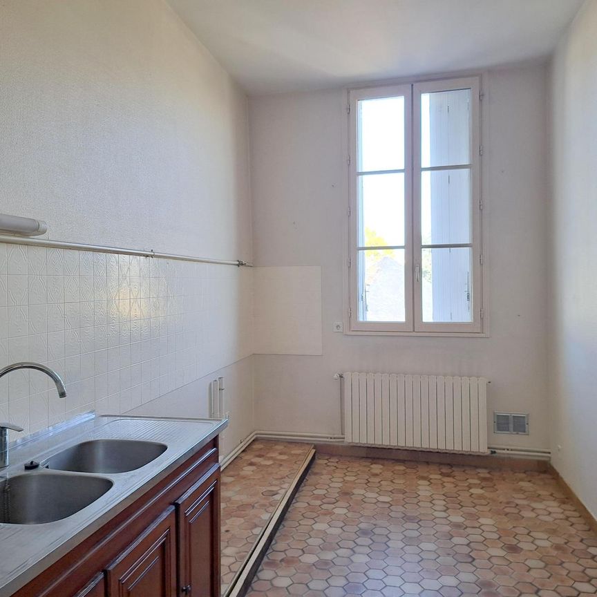 Location Appartement 3 pièces 81m² LOCHES 37600 - Photo 1