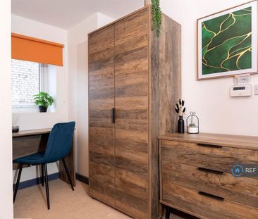 1 bedroom in a house share to rent - Photo 5