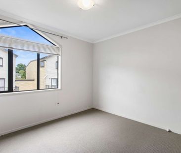 3 bedroom town house in Te Atatu - Photo 5