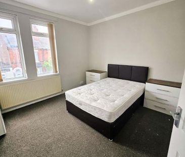 4 bedroom terraced house to rent - Photo 3