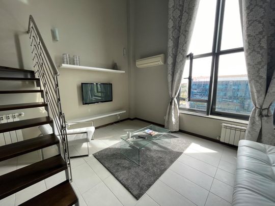 LOFT AMUEBLADO CON VISTAS DESPEJADAS AL SKYLINE DE MADRID – SANCHINARRO - Foto 1