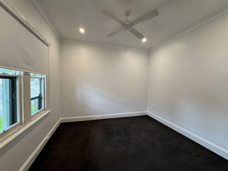 CHARMING HOME - Photo 2