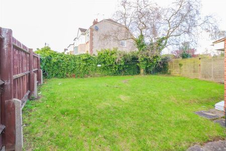 1 bedroom in a house share to rent - Photo 4