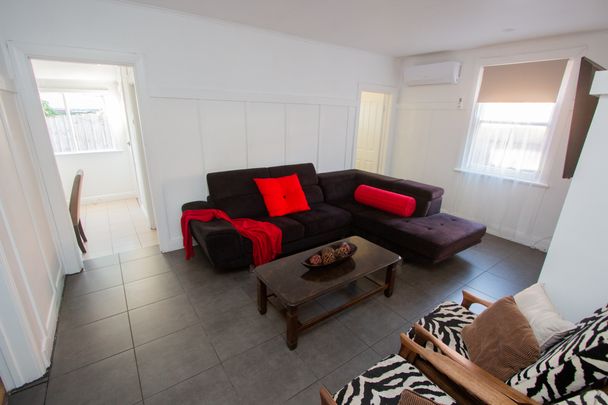 AMAZING FIVE BEDROOM HOUSE - Photo 1