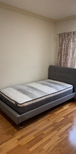 5-bedroom shared house / townhouse, Eton Avenue - Photo 1