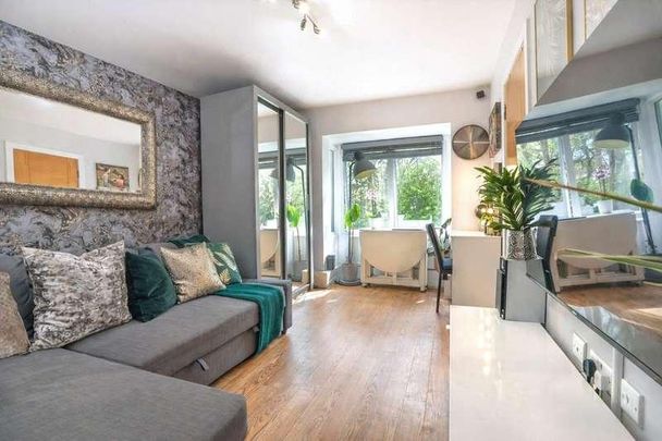 Mathon Court, Cross Lanes, Guildford, Surrey, GU1 - Photo 1