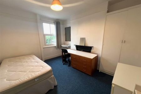 6 bedroom terraced house to rent - Photo 3