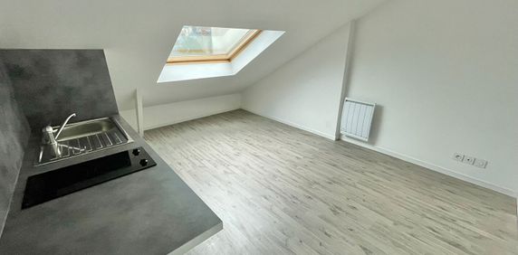 A LOUER - NANTES ST CLEMENT - Studio RECEMMENT RÉNOVÉ de 11.14 m² (21.74 m² sol) - Photo 2
