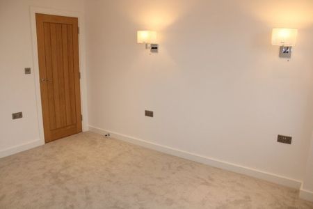 Crescent House, Rugby, CV21 - Photo 5