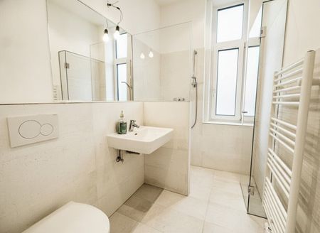 TOP SANIERTE ALTBAUWOHNUNG MIT 2 BALKONEN UND GARTENMITBENÜTZUNG - Photo 4