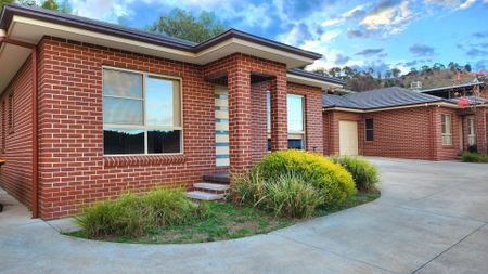 NORTH TAMWORTH - Two Bedroom Executive Villa - Photo 4