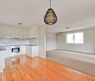 RENOVATED SPACIOUS PADDINGTON HOME (UPSTAIRS ONLY) - Photo 5