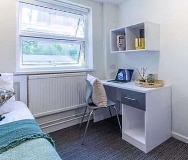 1 bedroom in a flat share to rent - Photo 3