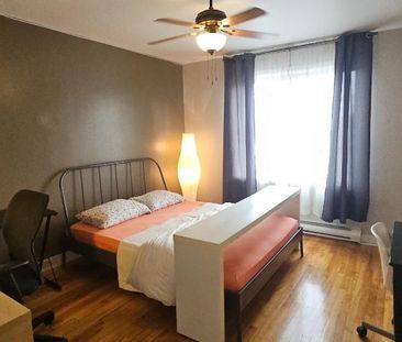 Grand 4 1/2 face métro Viau / dernier étage - Longue durée - Photo 3