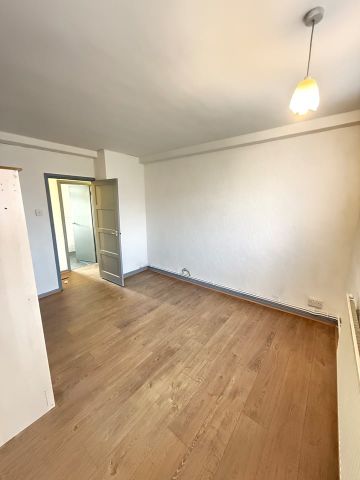 1 Bed Flat, Longbridge Road, IG11 - Photo 3