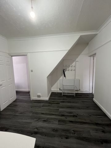 3 Bed Terraced House, Prior Street, L20 - Photo 2