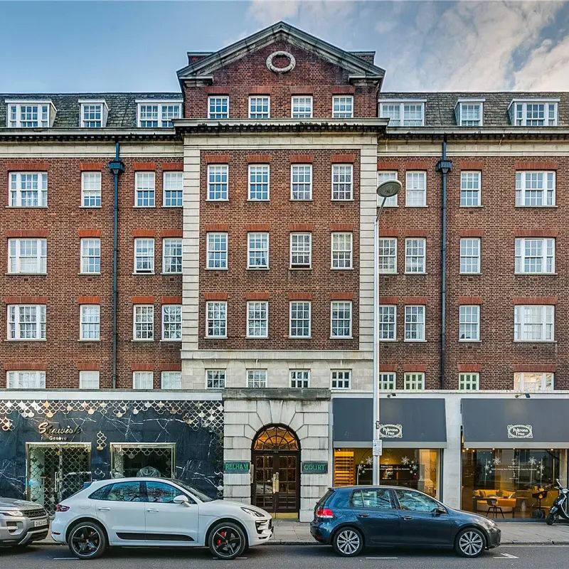 2 bedroom flat in 145 Fulham Road - Photo 2