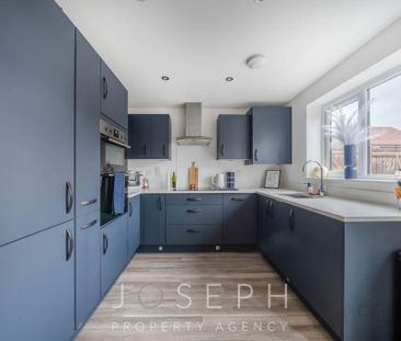 3 bedroom end of terrace house to rent - Photo 1