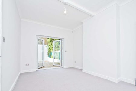 Price £3,500 pcm - Available Now - Unfurnished - Photo 2