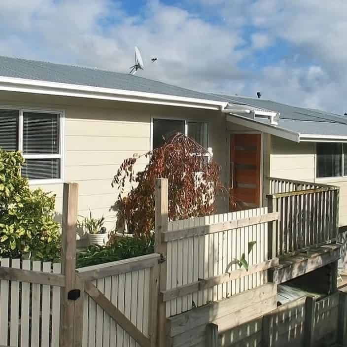 Family Living in Whitby - Photo 1